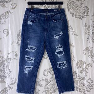 Judy Blue‎ Skinny Fit Capri
Distressed Stretch Jeans 11/30